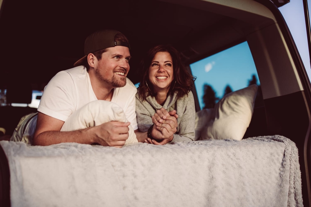 Fotograf_Paar_Couple_VW_Bulli_Lifestyle_Fuessen_Berge_50