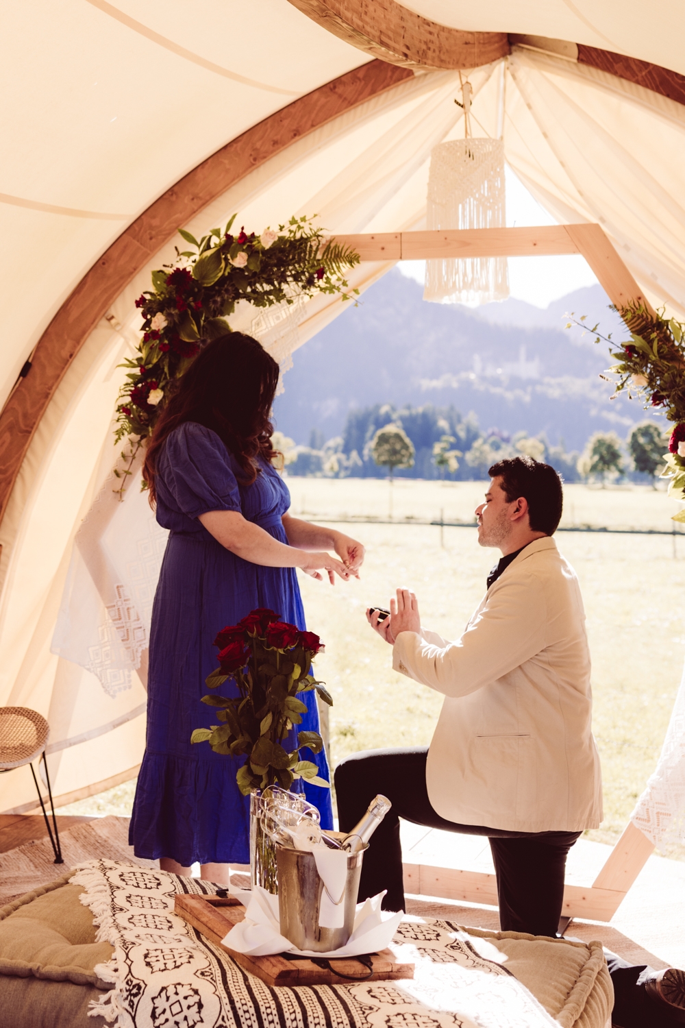Surprise-Proposal_with_Photoshooting_castle_Neuschwanstein_-3