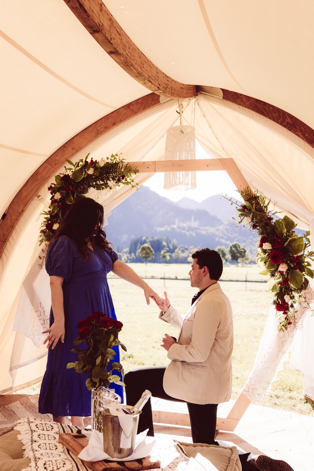 Surprise-Proposal_with_Photoshooting_castle_Neuschwanstein_-4