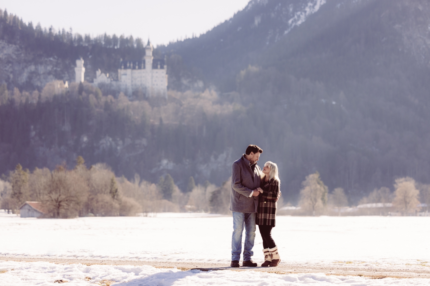 Couple-Photographer_Castle-Neuschwanstein_-3