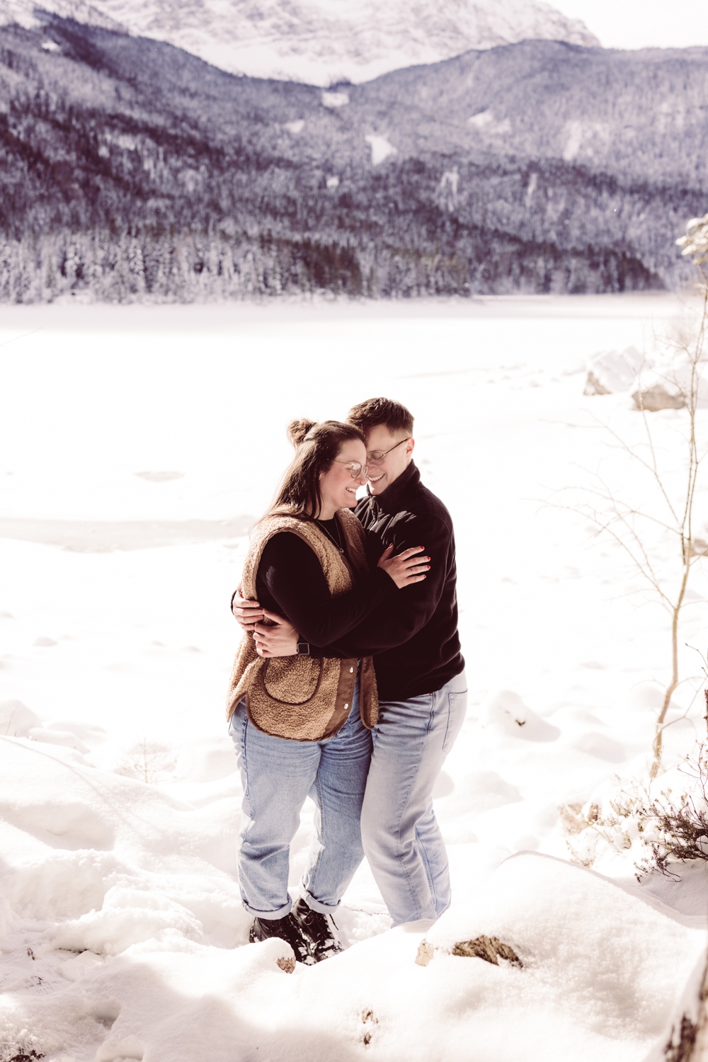 Heiratsantrag_Fotoshooting_Eibsee_Zugspitze_lesbisches-Paar-7