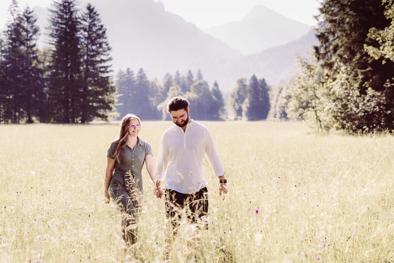 images/blog/portraits/2025-06-21_Wolf/Paarfotoshooting_mit_Hochzeitsantrag_Allgäu_3.jpg#joomlaImage://local-images/blog/portraits/2025-06-21_Wolf/Paarfotoshooting_mit_Hochzeitsantrag_Allgäu_3.jpg?width=1500&height=1000