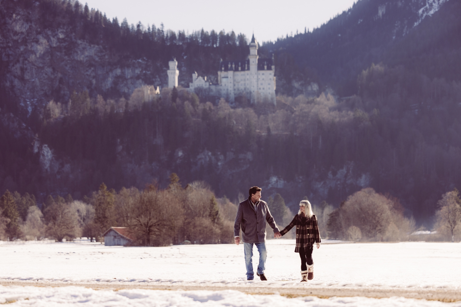 Couple-Photographer_Castle-Neuschwanstein_-2